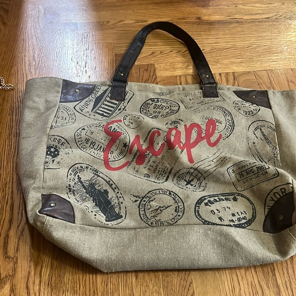 Mona B extra large duffle bag “escape” preowned